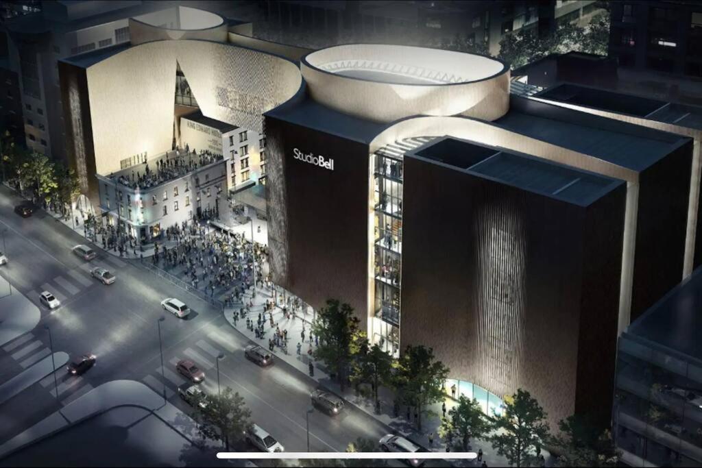 Luxury Stampede/sky View, Free Parking, Gym *
