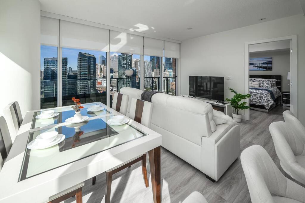 Luxury Stampede/sky View, Free Parking, Gym